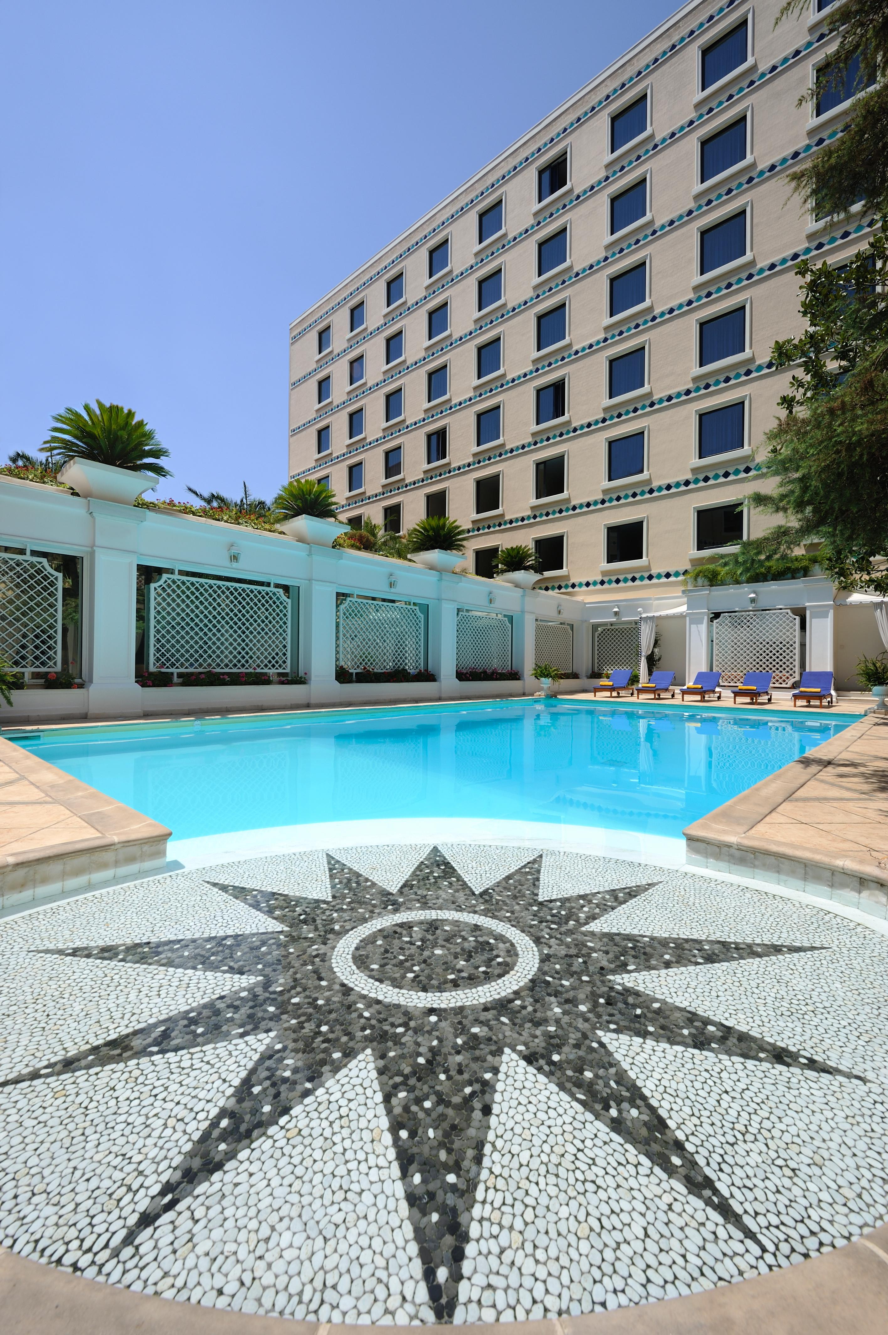Royal Olympic Hotel Афіни Екстер'єр фото The pool at the Taj Bengal