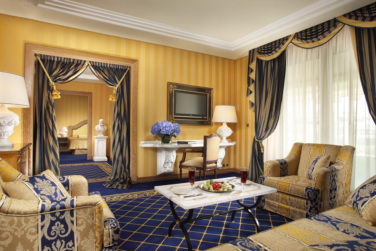Royal Olympic Hotel Афіни Екстер'єр фото A suite at the Four Seasons Hotel, Milan