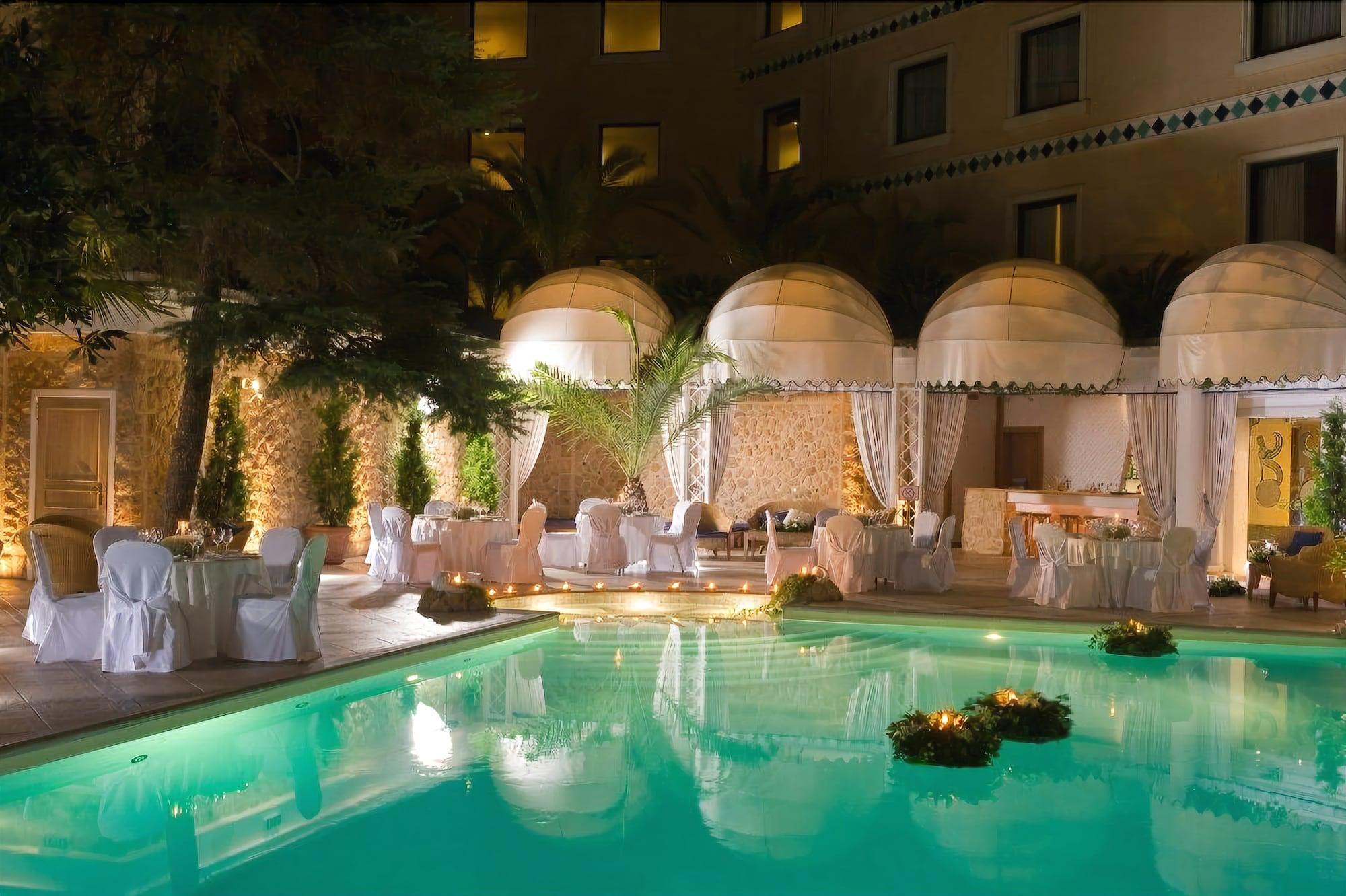 Royal Olympic Hotel Афіни Екстер'єр фото The pool at the hotel