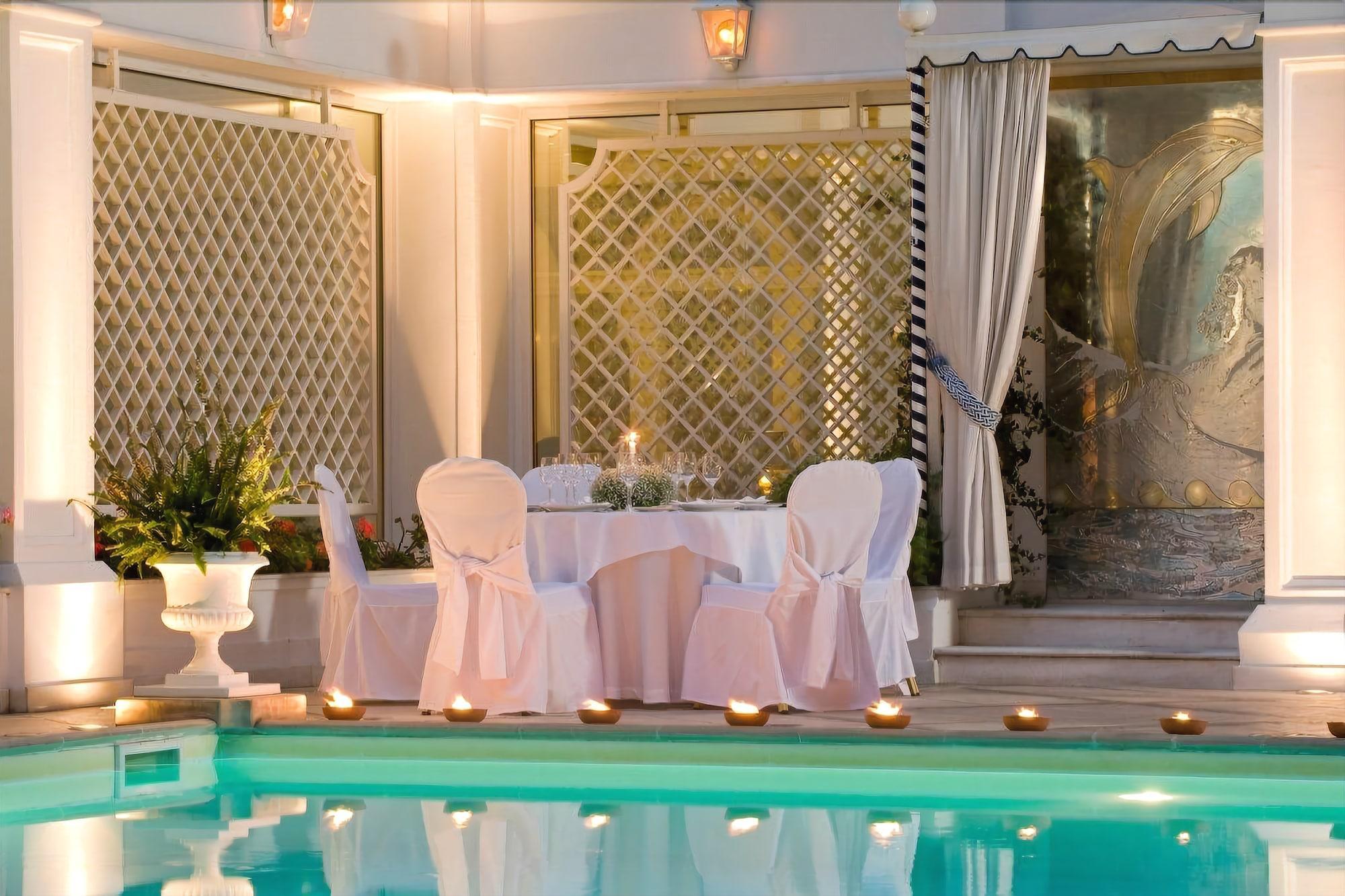 Royal Olympic Hotel Афіни Екстер'єр фото The pool at the hotel