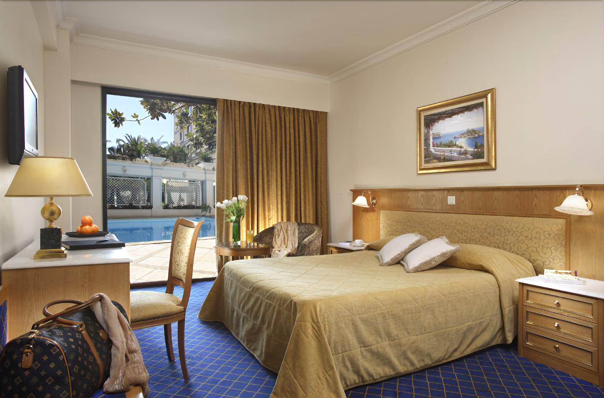 Royal Olympic Hotel Афіни Екстер'єр фото A room at the Grand Hotel