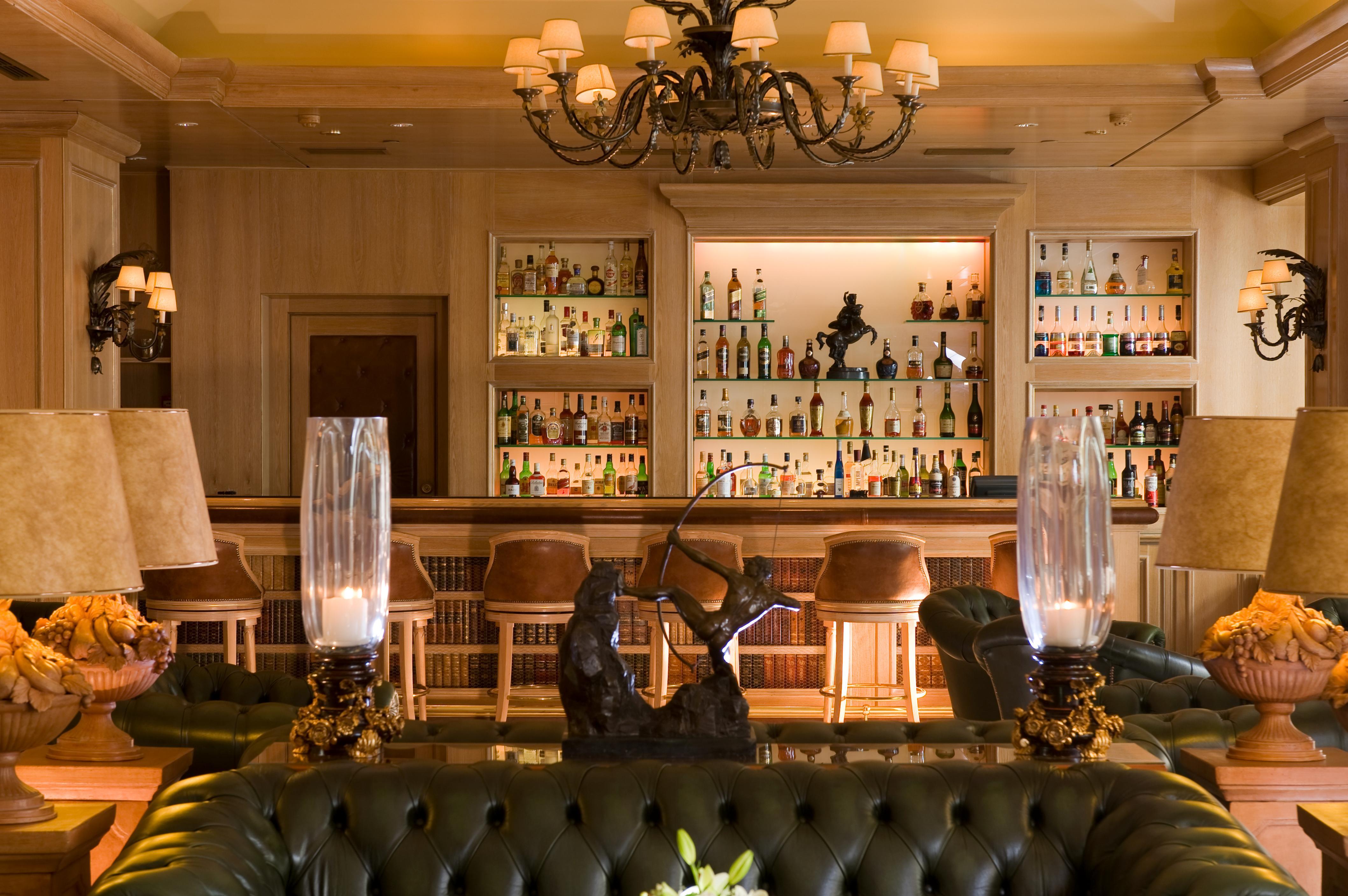Royal Olympic Hotel Афіни Екстер'єр фото The bar at the Savoy