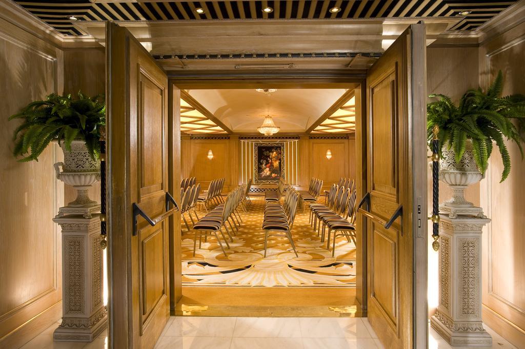 Royal Olympic Hotel Афіни Екстер'єр фото The interior of the club